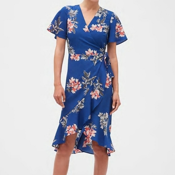 Banana Republic Dresses & Skirts - Banana Republic Floral Print Flirty Wrap Dress